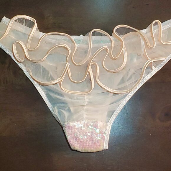 Victoria's Secret Cheeky Panties. New with Tags Size Medium. - Picture 4 of 5